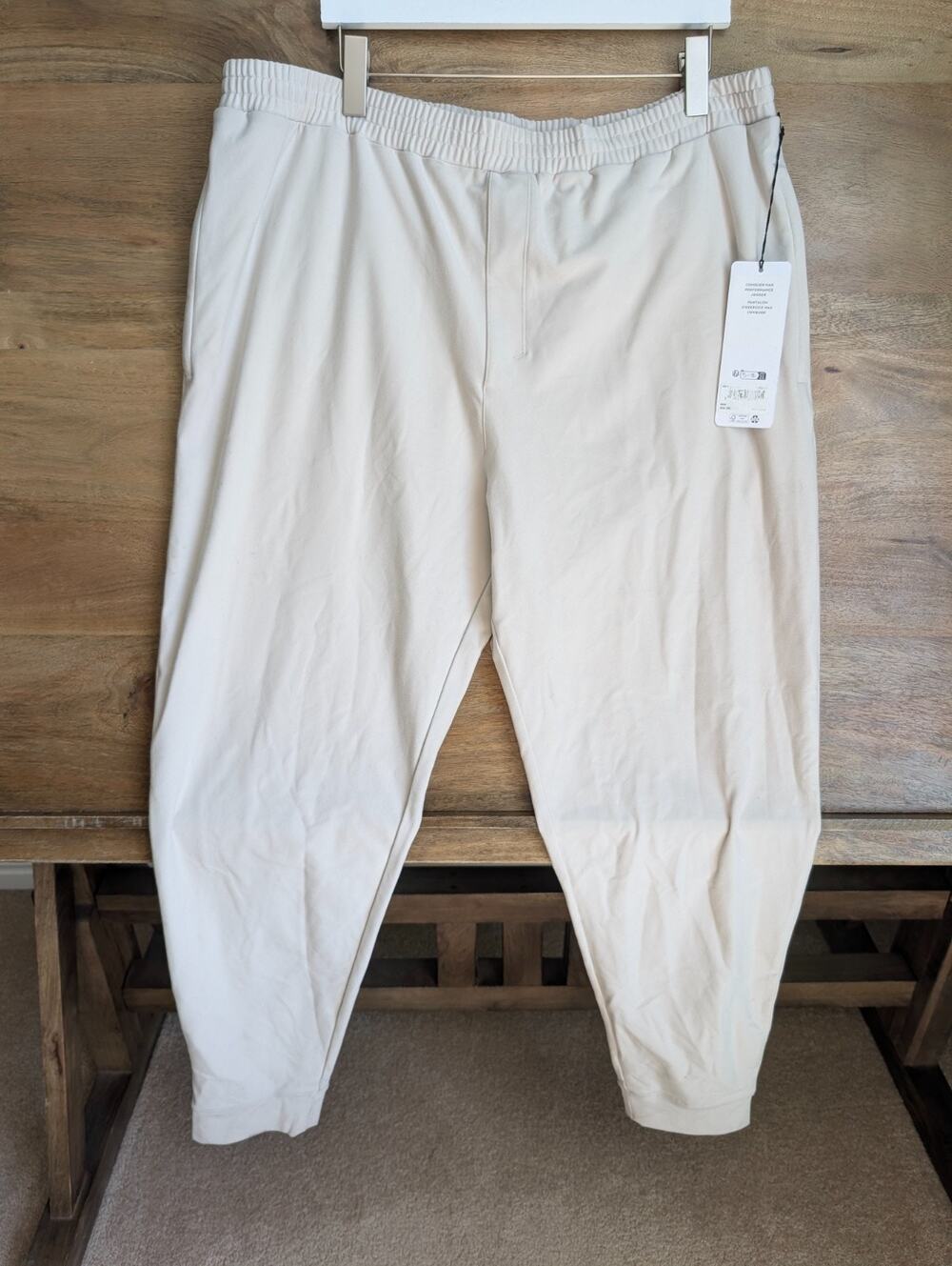 NWT Alo Yoga Conquer Max Performance Jogger Pants Mens 2XL Bone Beige Pull On
